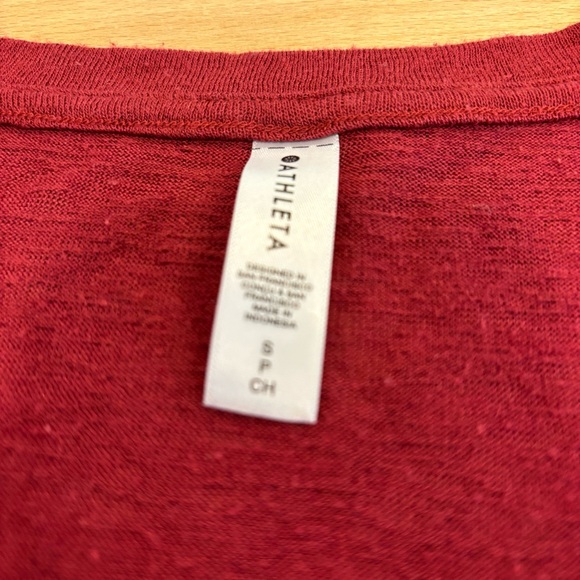 Athleta V-Neck Athletic Breezy Scoop T-Shirt in Burgandy Small - Picture 5 of 6